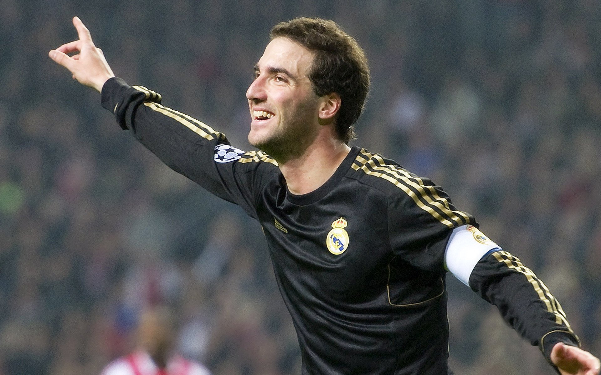 澳大利亚铁卫斩获关键进球，助球队晋级，澳大利亚铁人三项比赛