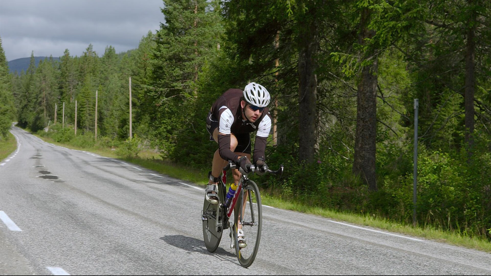 特大热门惨败，欧冠赛场惊心动魄，“欧冠”